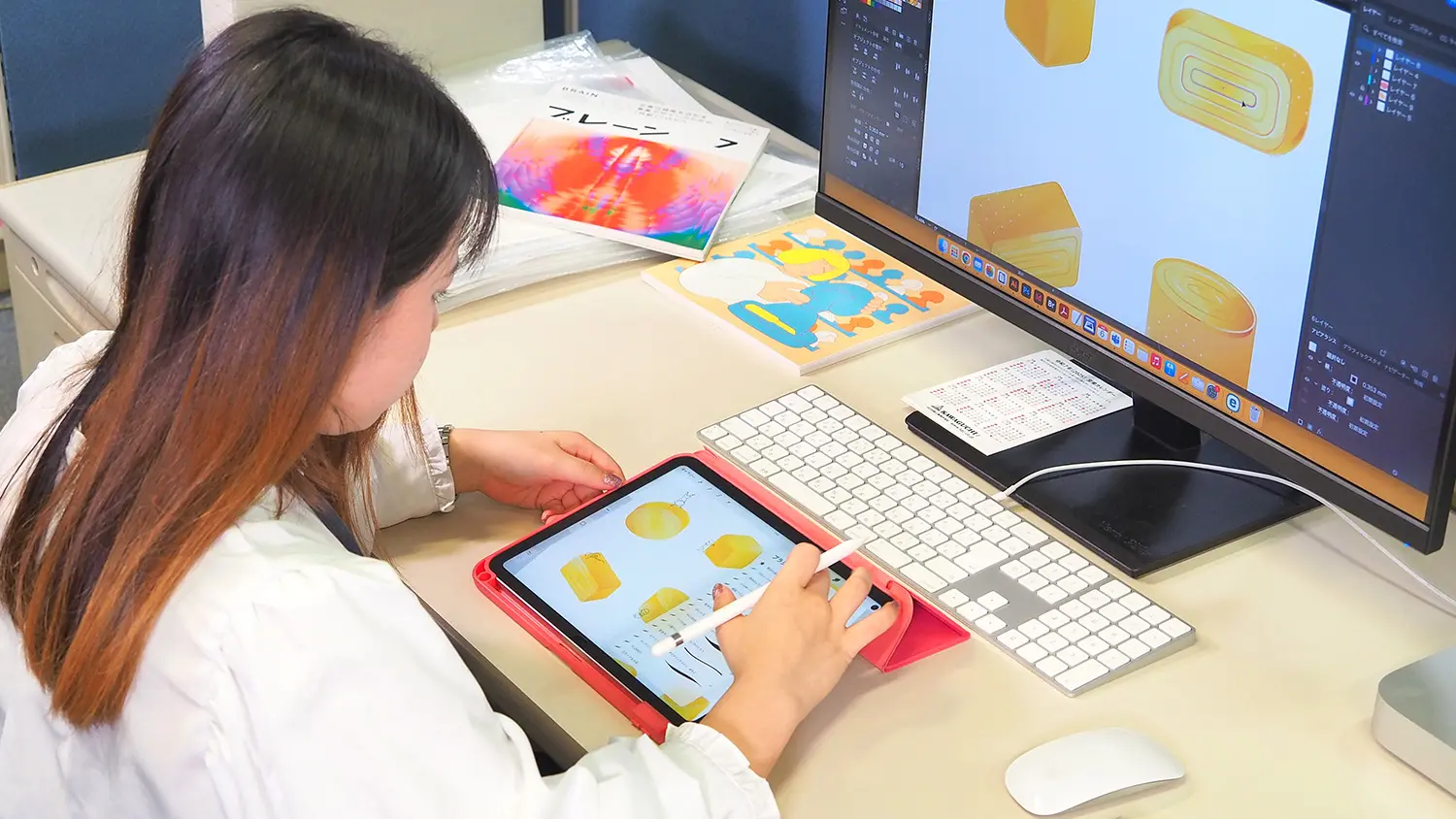 タブレットを使ってイラスト制作をする様子